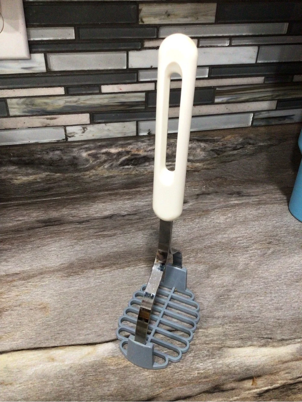 Vintage Bonny USA Potato Masher Blue Plastic Grid White Handle 10.5”